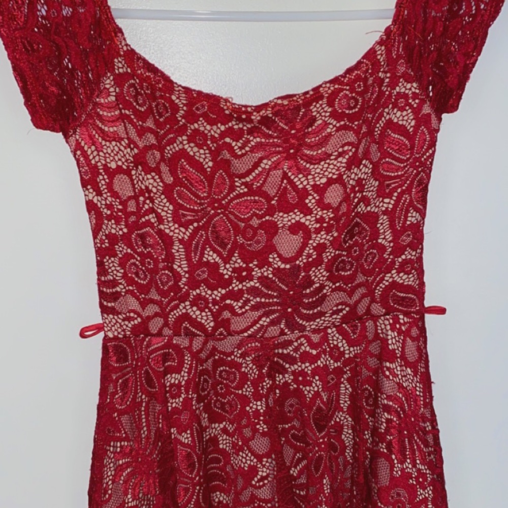 RED DRESS - Picture 2 of 3